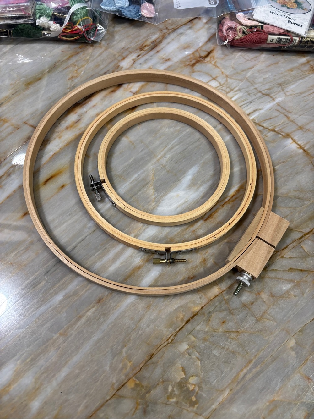 Wooden Embroidery Hoops Set with Adjustable Screw